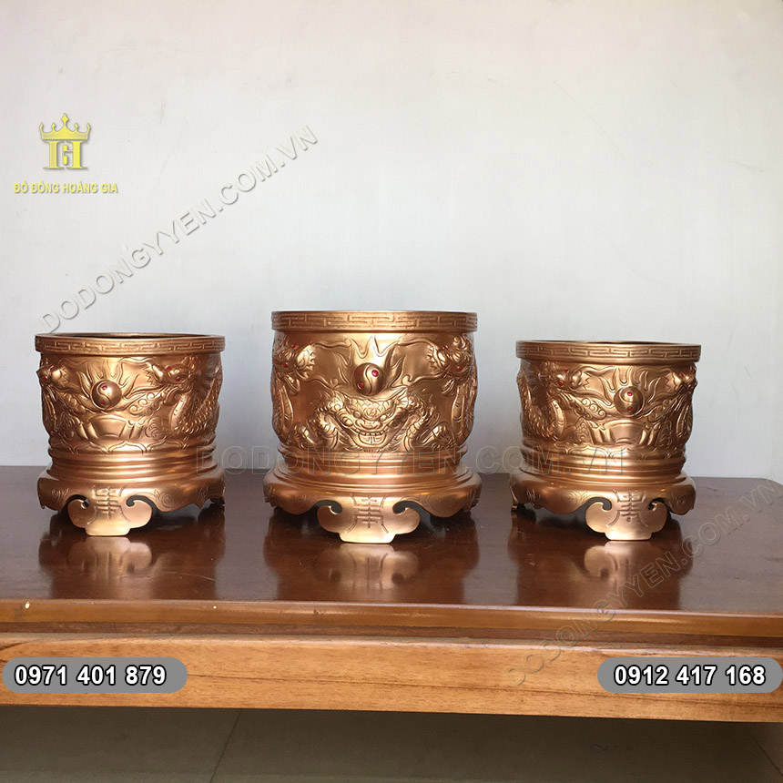 N&ecirc;n đặt b&aacute;t hương bằng đồng trước hay sau m&acirc;m ngũ quả?
